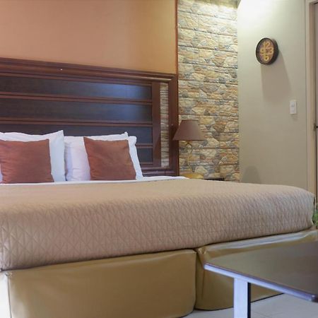 One Palm Tree Villas 马尼拉 外观 照片